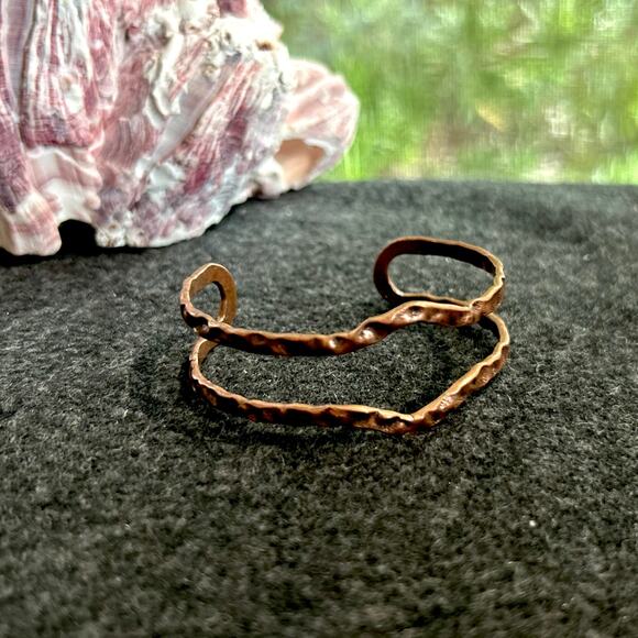 Vintage Hammered Copper Bangle Bracelet - Picture 1 of 15